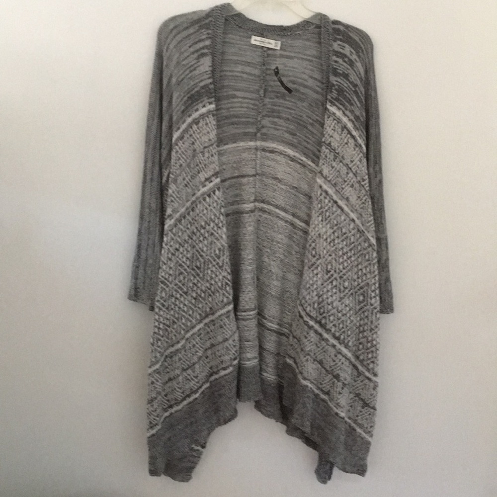 Abercrombie & Fitch Grey knitted cardigan poncho/cape